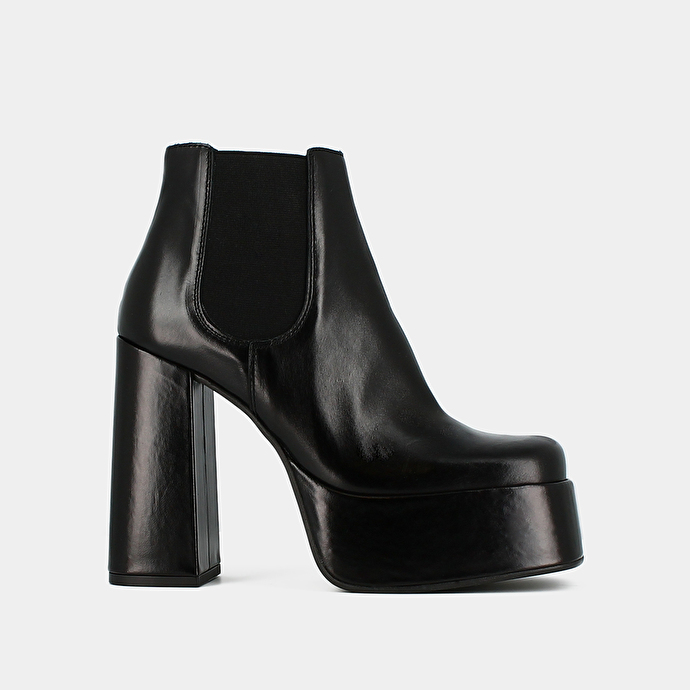Boots à plateformes et bouts carrés  en cuir noir