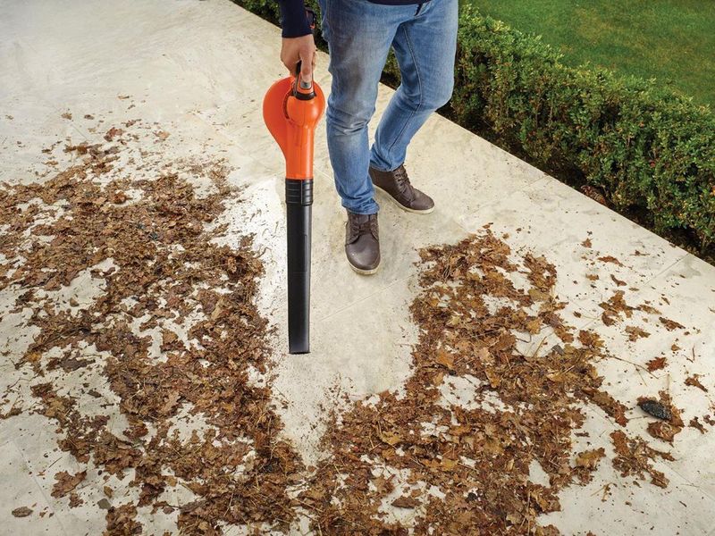 BLACK+DECKER GWC1820PC-QW Bladblazer - Laag Geluidsniveau - 18V - 209 km/u Blaassnelheid