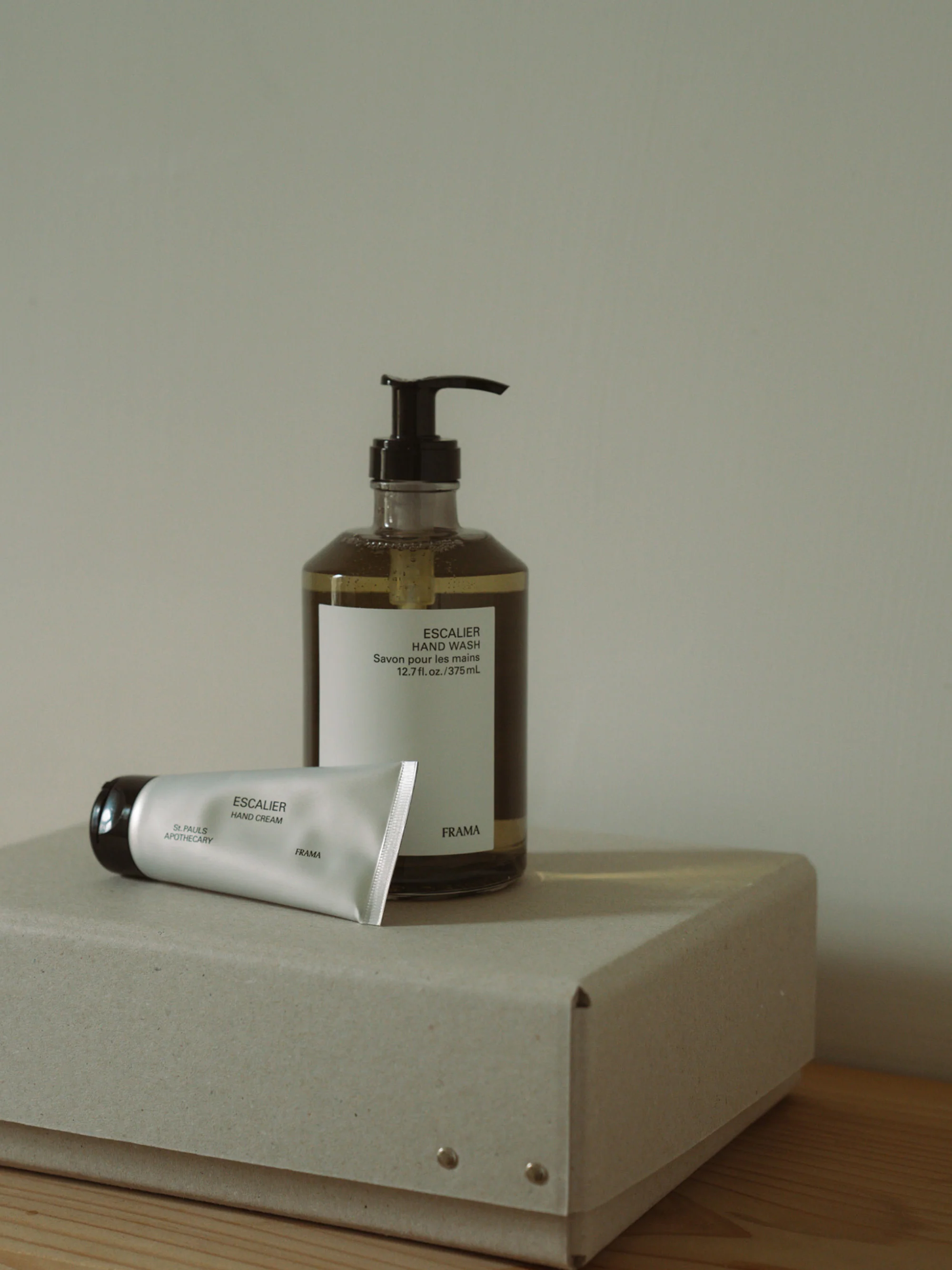 Handverzorgingsgeschenkset Escalier (wortelzaad, kardemom, vetiver & bloedoranje), 2-delig