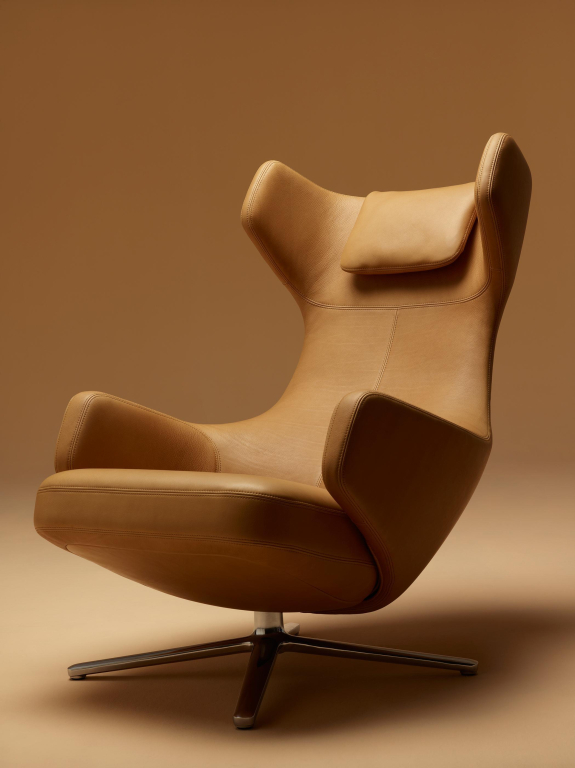 Vitra Grand Repos loungestoel met Ottoman, Leder Premium brandy