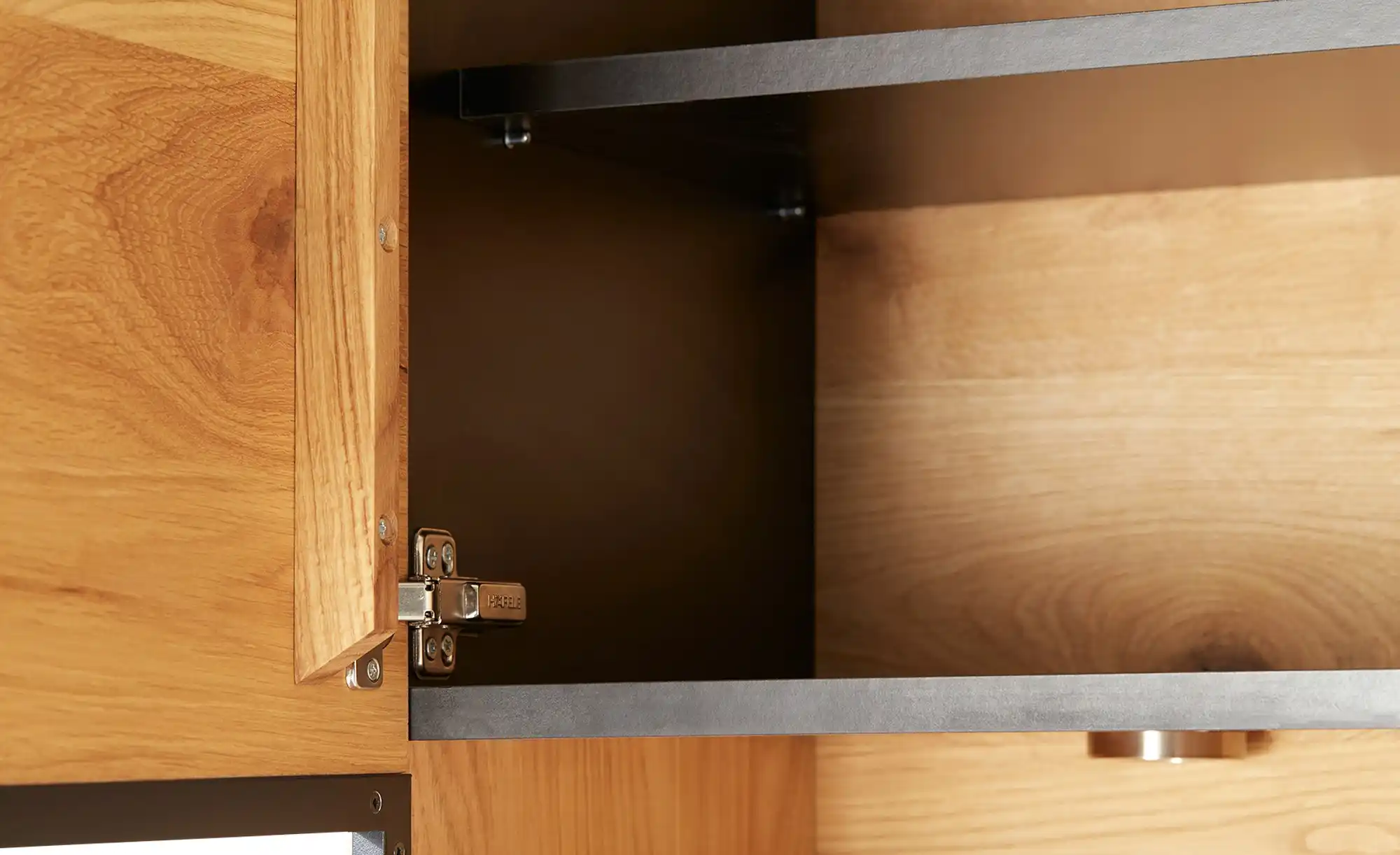 Gray & Jones Vitrine Black Coast Two