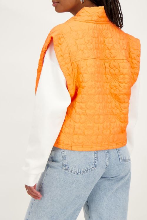 Oranje gewatteerd gilet