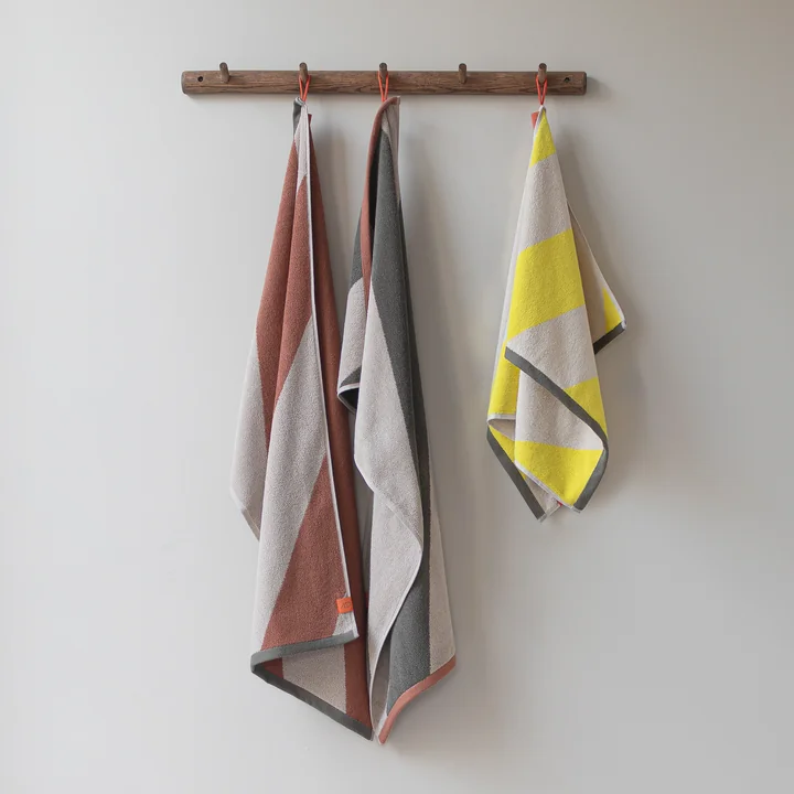Mette Ditmer - Diagonal Badetuch 70 x 133 cm, gelb