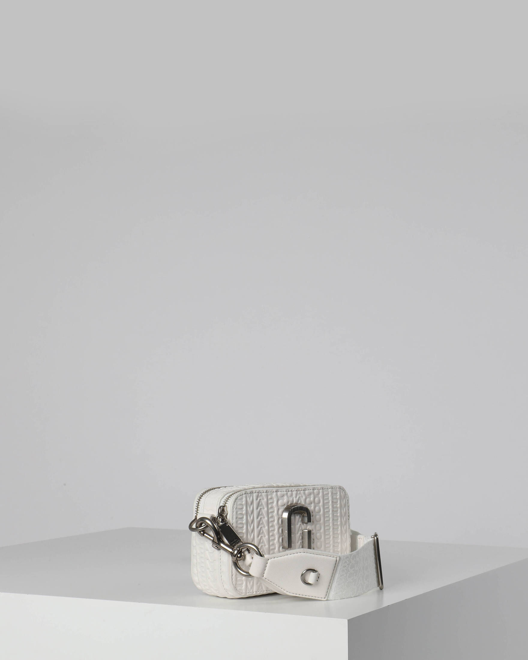Marc Jacobs| Damen Umhängetasche THE MONOGRAM DEBOSSED SNAPSHOT