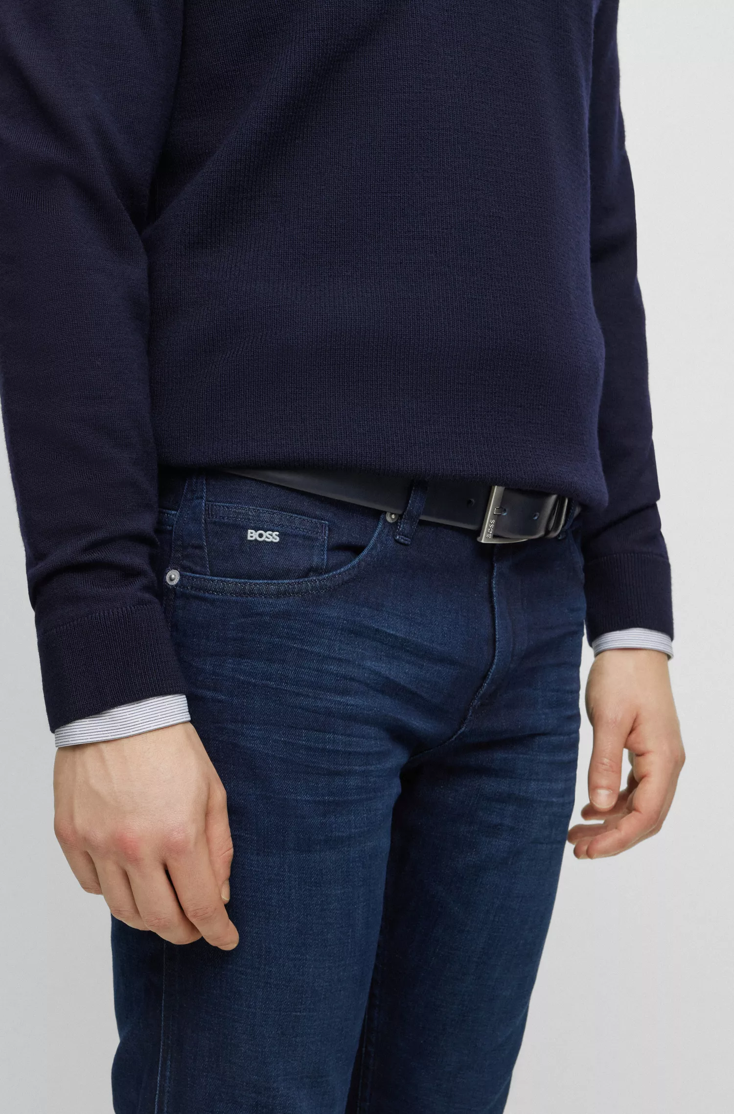 Calça jeans BOSS preta, corte slim, em denim italiano supermacio azul-escuro.