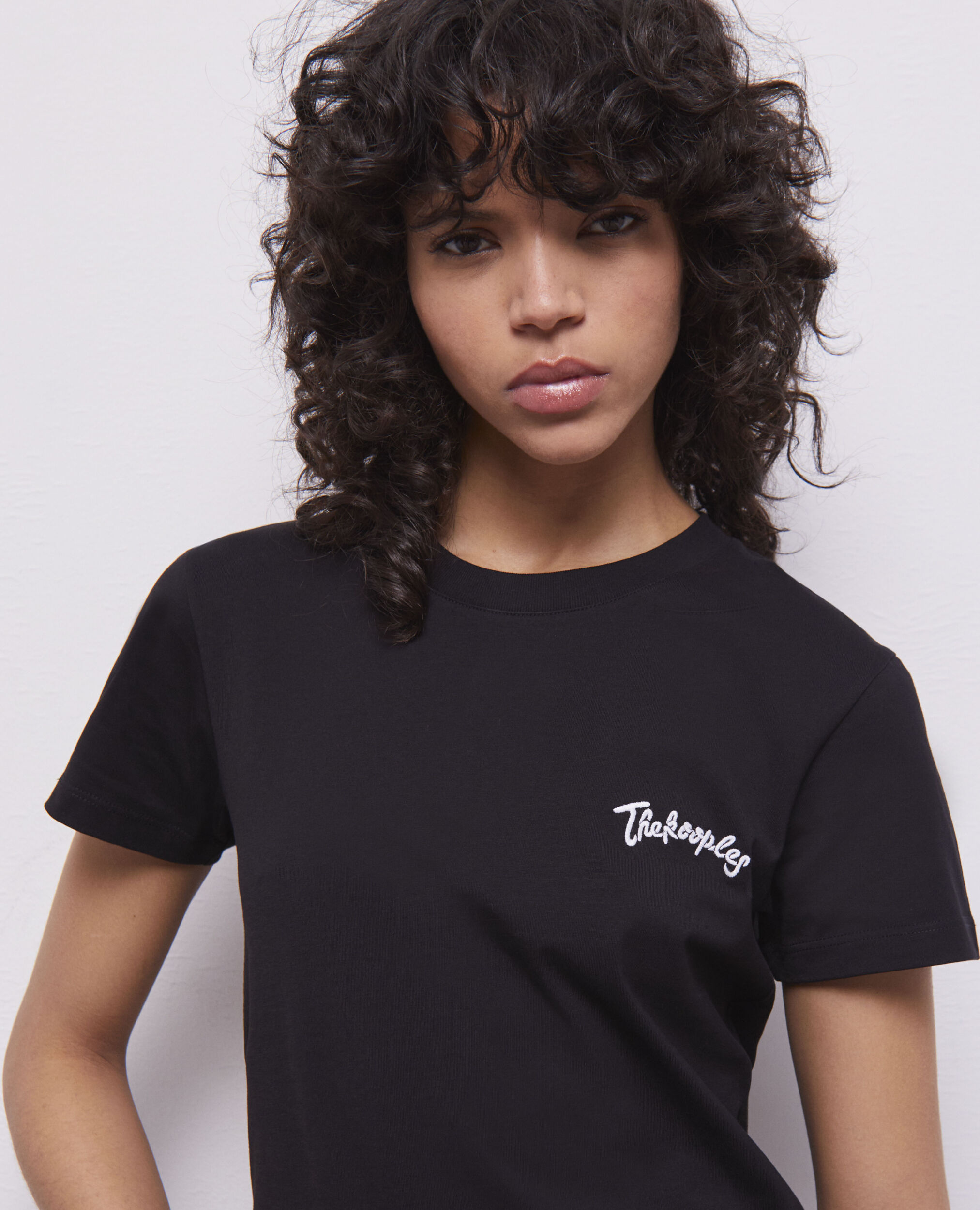 T-shirt noir avec broderies