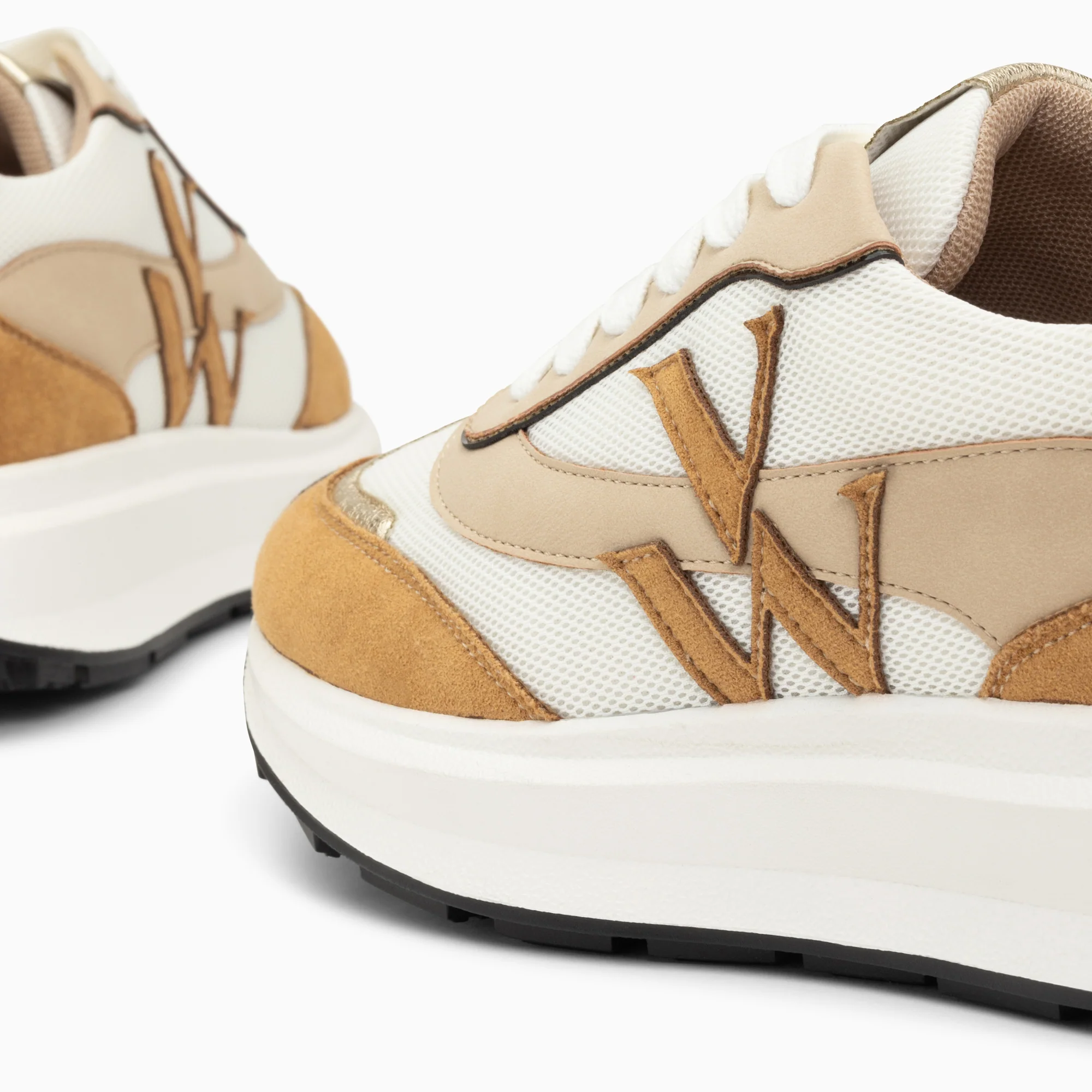 Sneakers-Baskets monogramme Lana camel et beige à semelle oversize