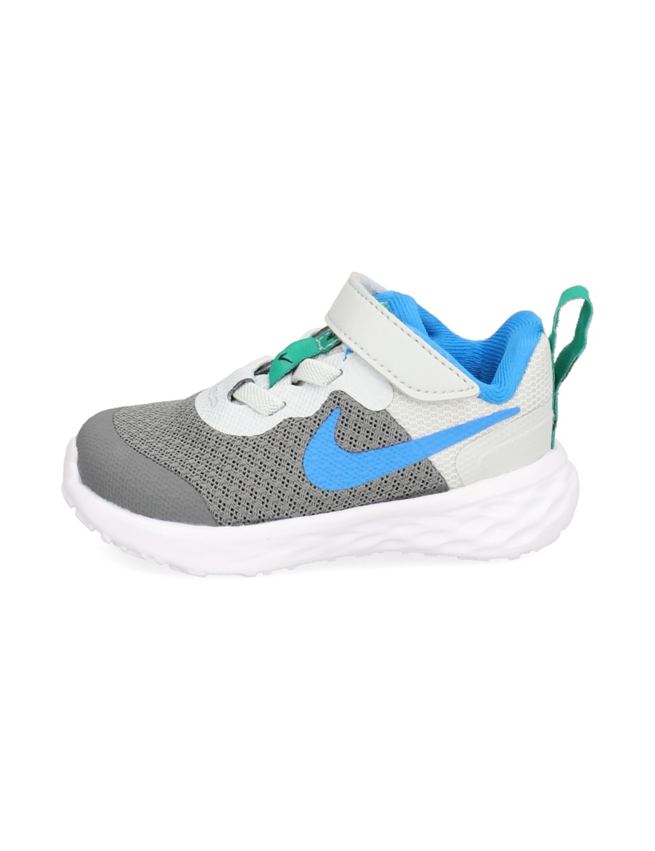 Nike Revolution 6