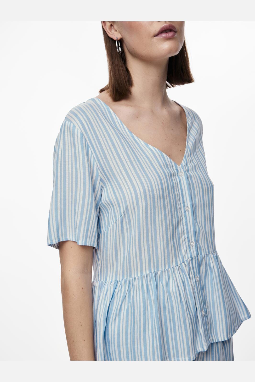 Pieces Pcalvina Ss Button Down Top 4472371 blue bell cloud dancer