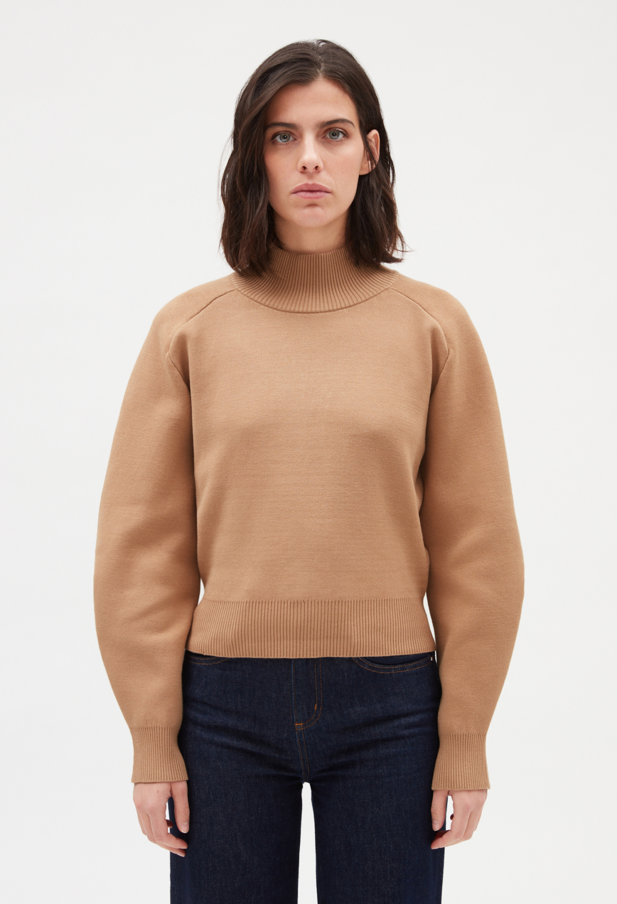 Pull &agrave; manches volumineuses beige
