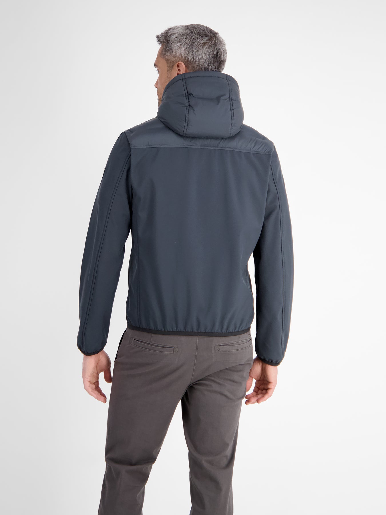 Sportive Hybrid-Jacke mit Steppfront