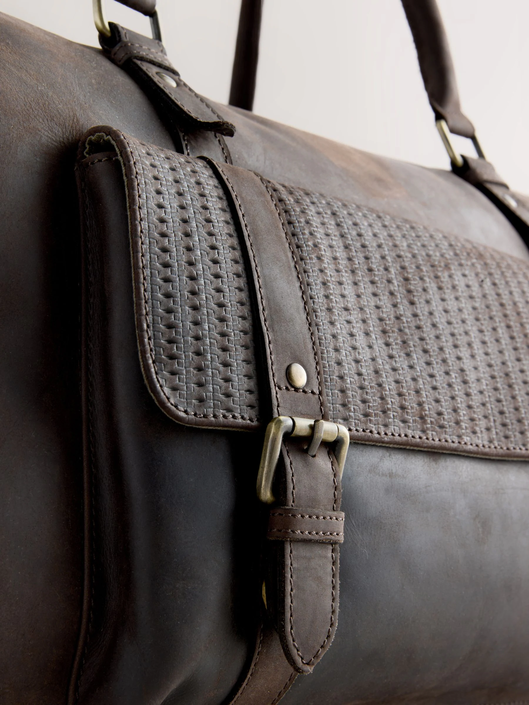 Bruin - Textured Oily Leather Holdall