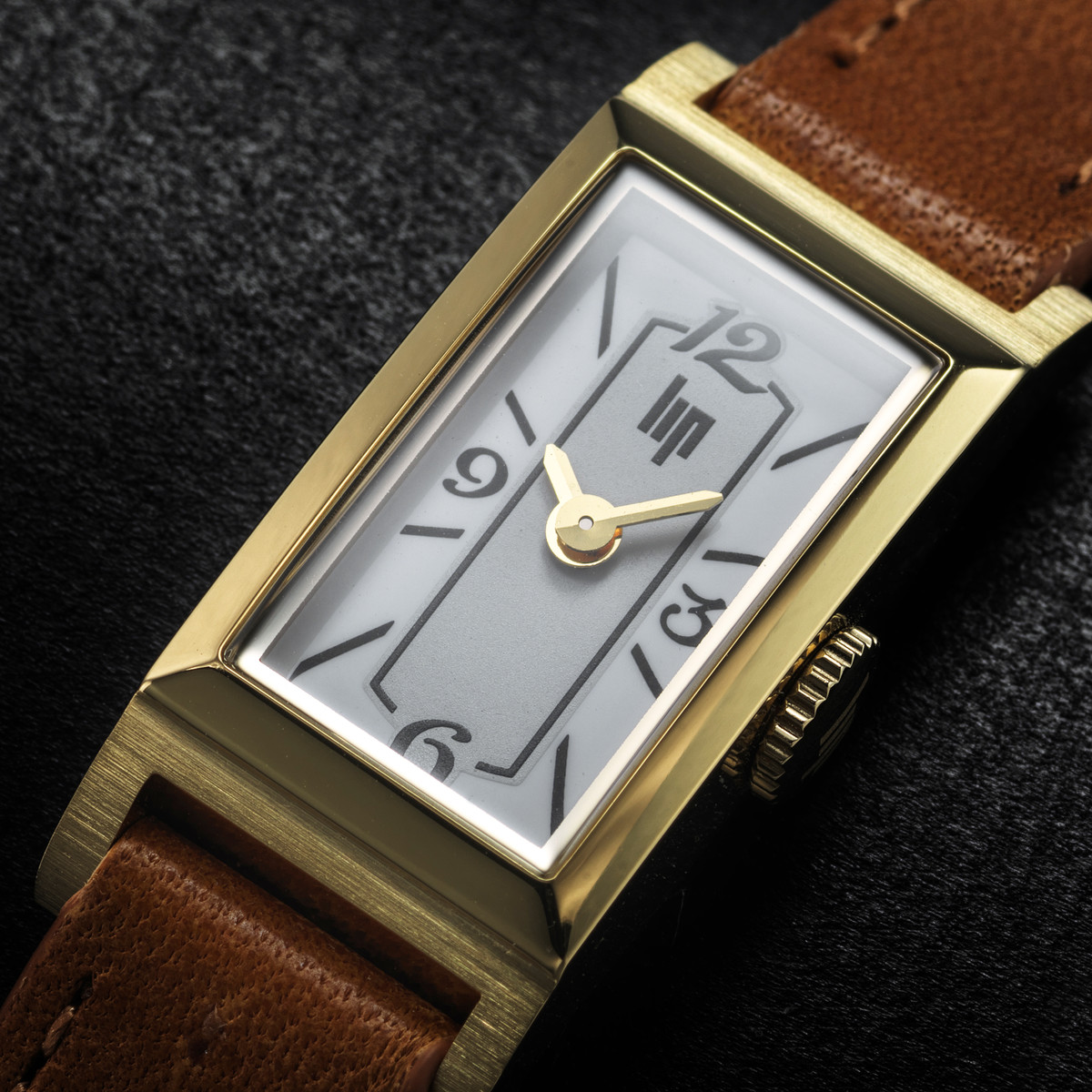 Montre LIP Churchill femme bracelet acier doré cuir marron