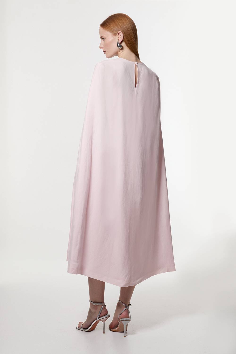 KarenMillen Robe midi en lin haut de gamme sur-mesure à cape dramatique