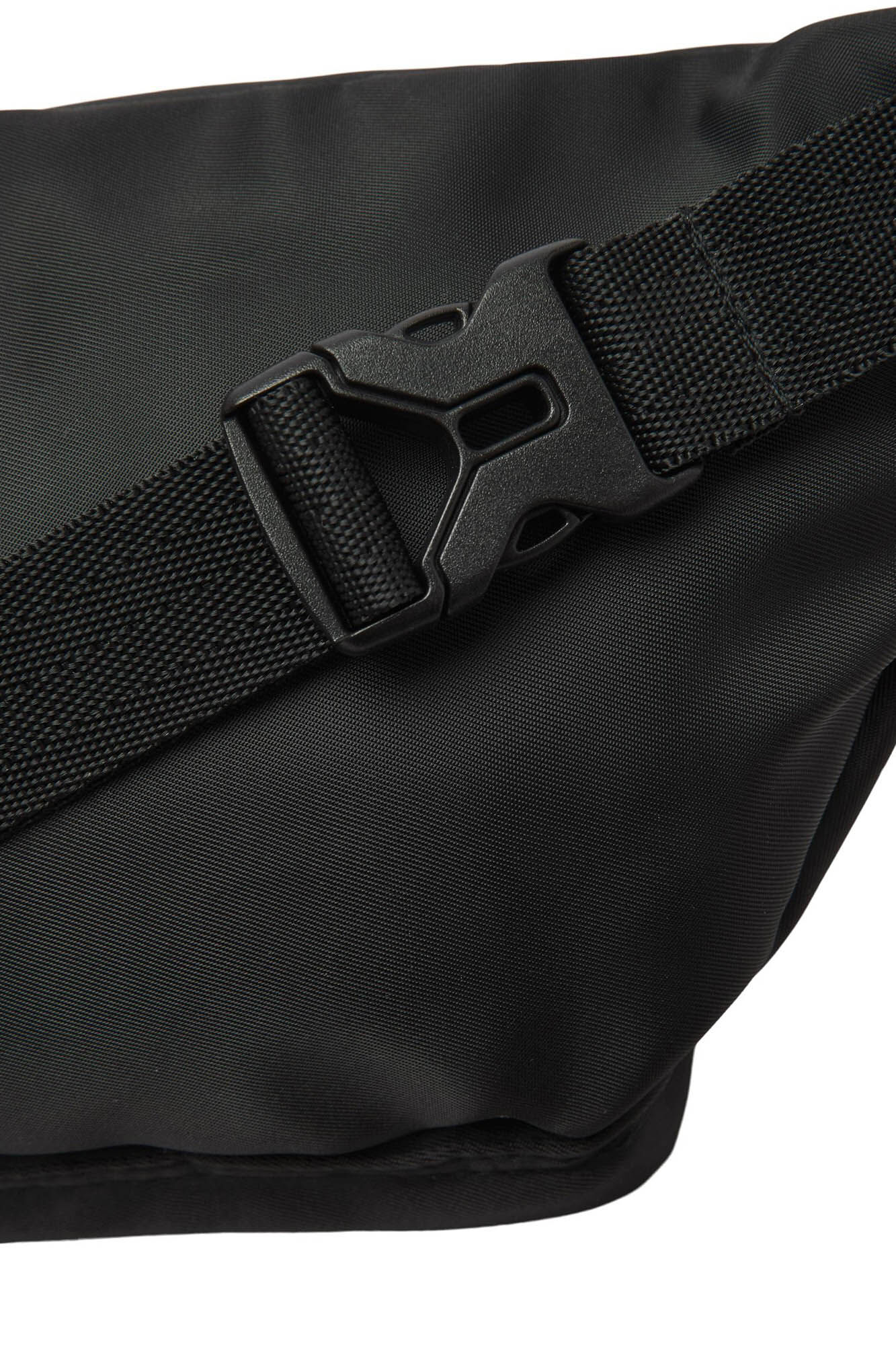 Logotipo em forma de rim - preto