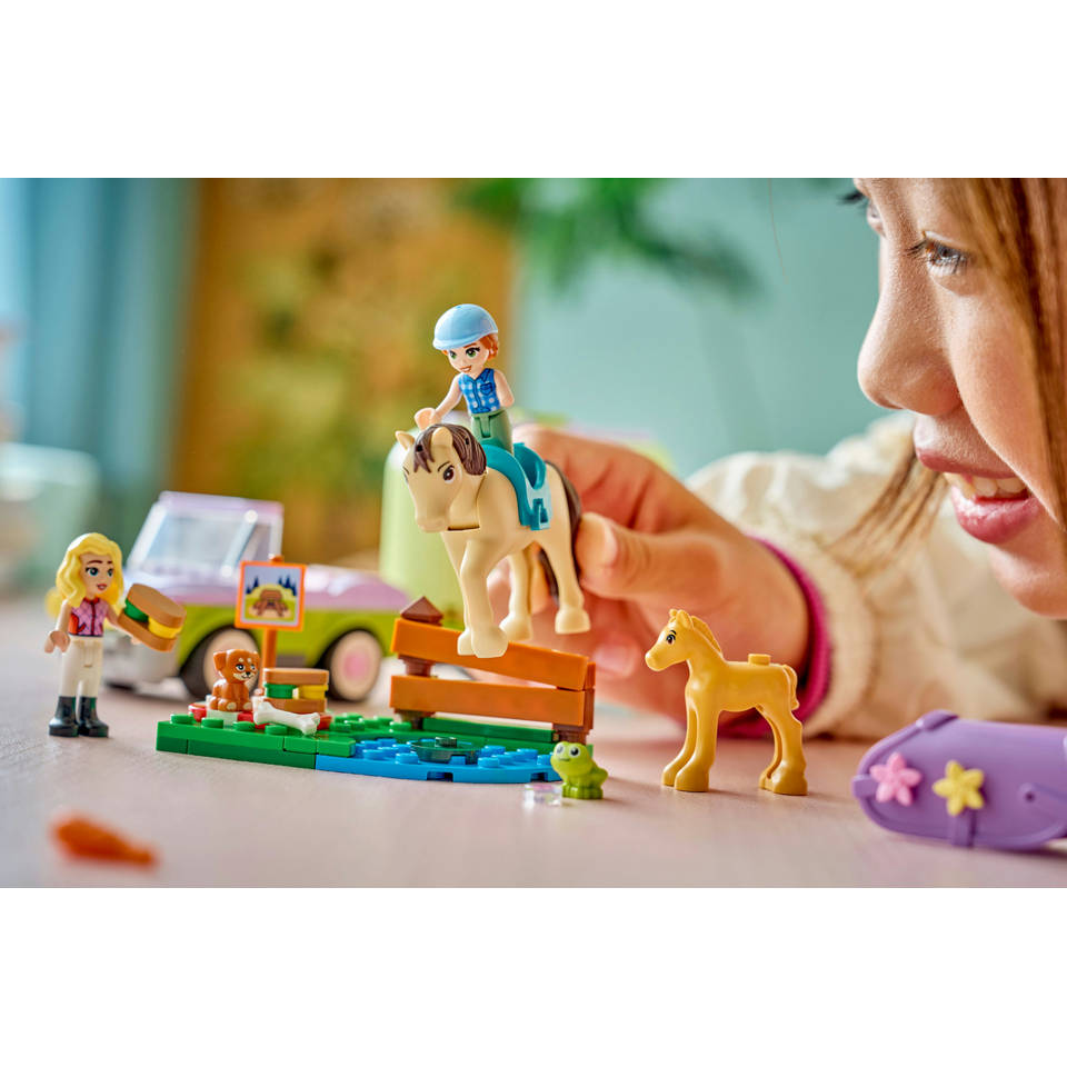 LEGO Friends trailer met paard en veulen 42695