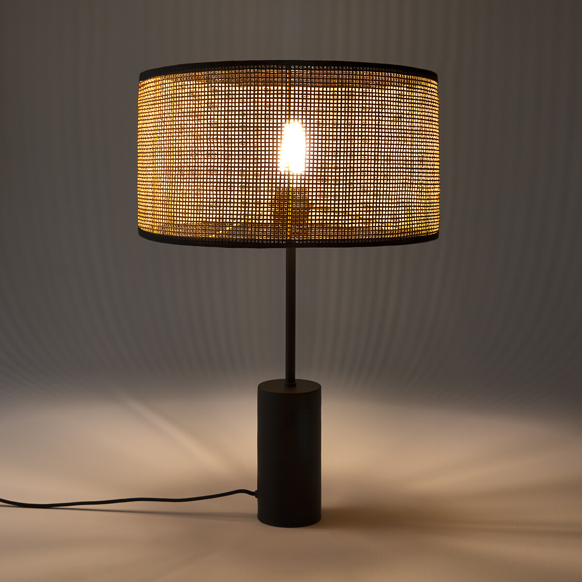 LA REDOUTE INTERIEURS<br>Candeeiro de mesa em metal e rotim, Cara