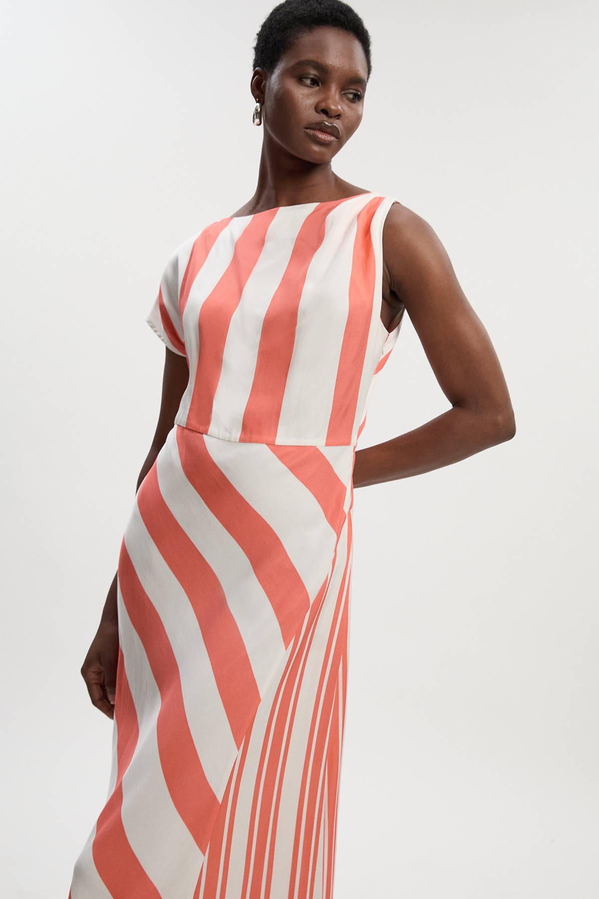 KarenMillen Robe Midi Tissée Asymétrique à Rayures en Mélange Viscose Lin