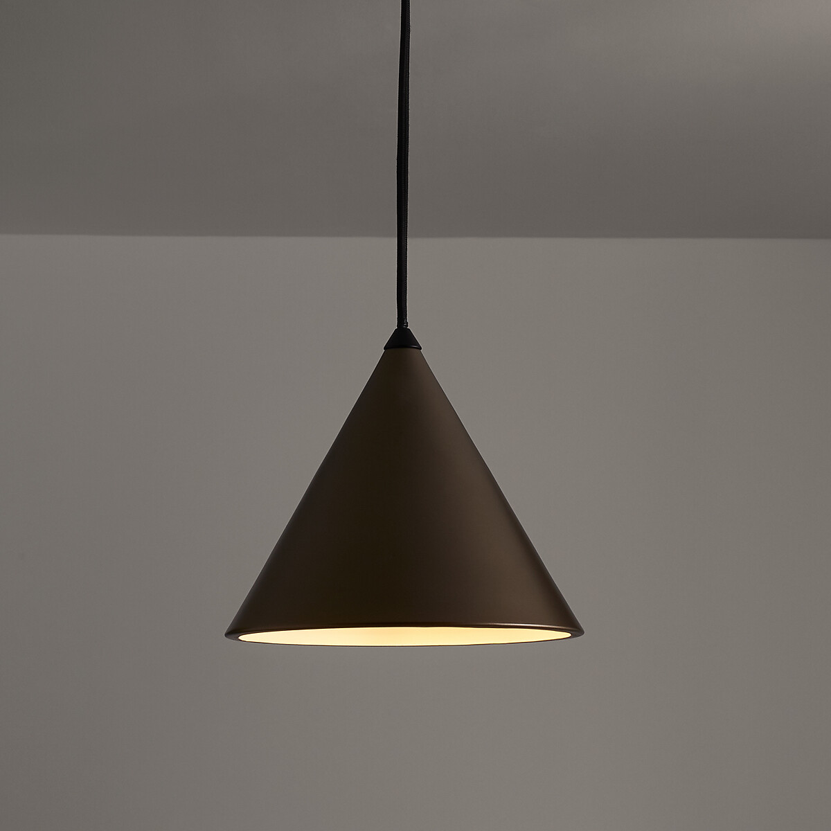 AM.PM<br>Luminária pendente cônica com 19 cm de diâmetro, Moke