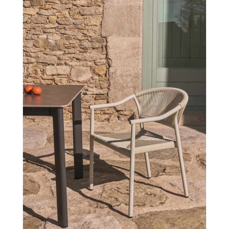 Table Anafi en pierre frittée et aluminium graphite 220 x 100 cm