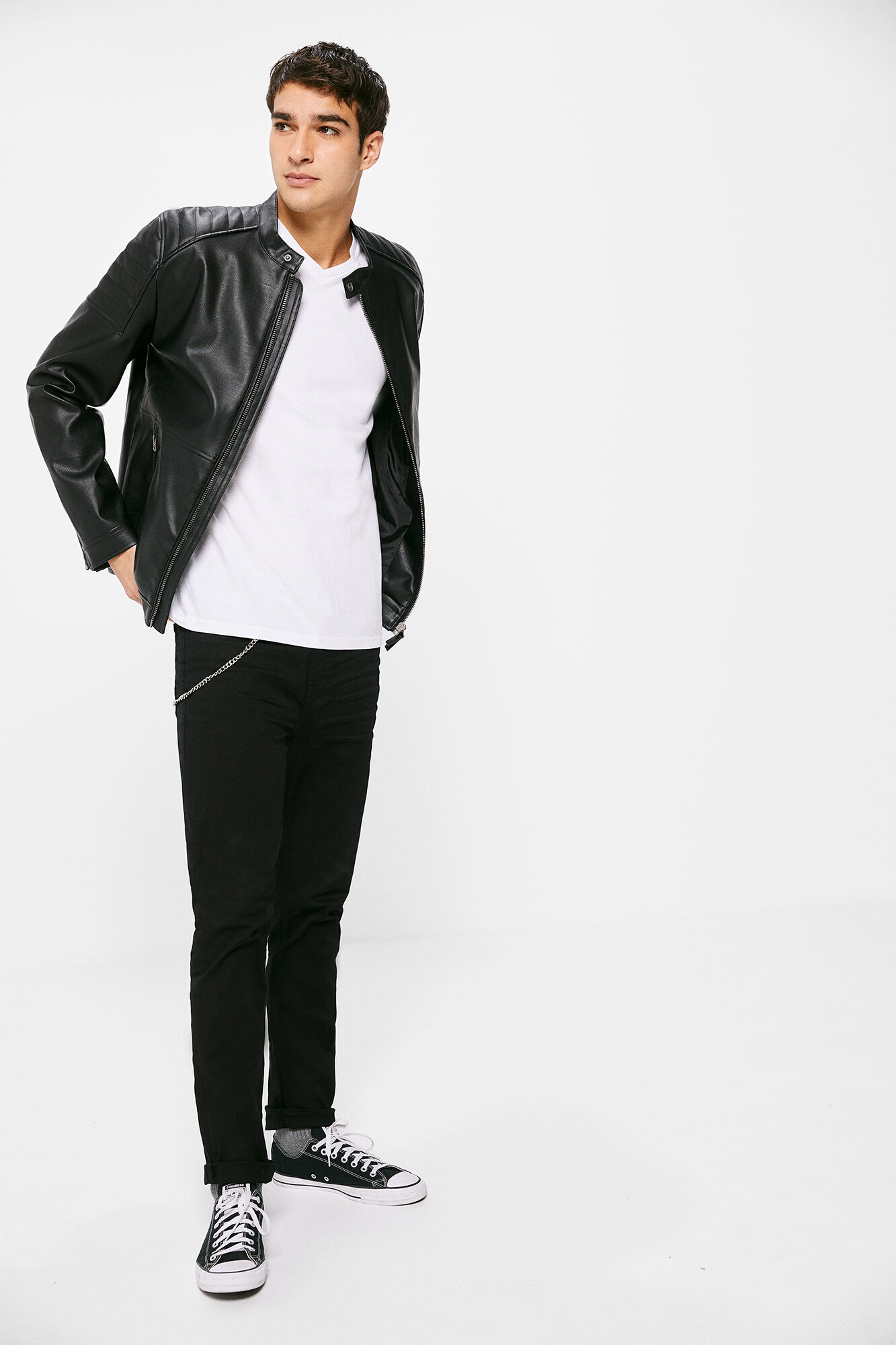 Calça skinny de 5 bolsos com lavagem preta