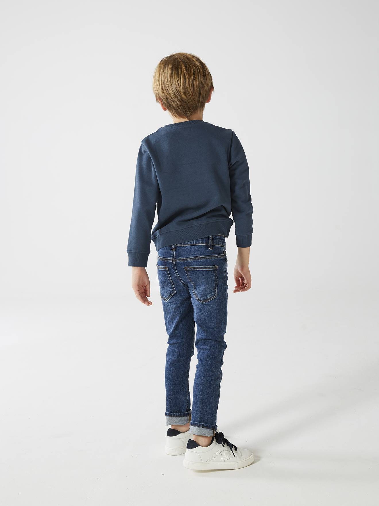 Calça jeans básica slim para meninos, cor pedra