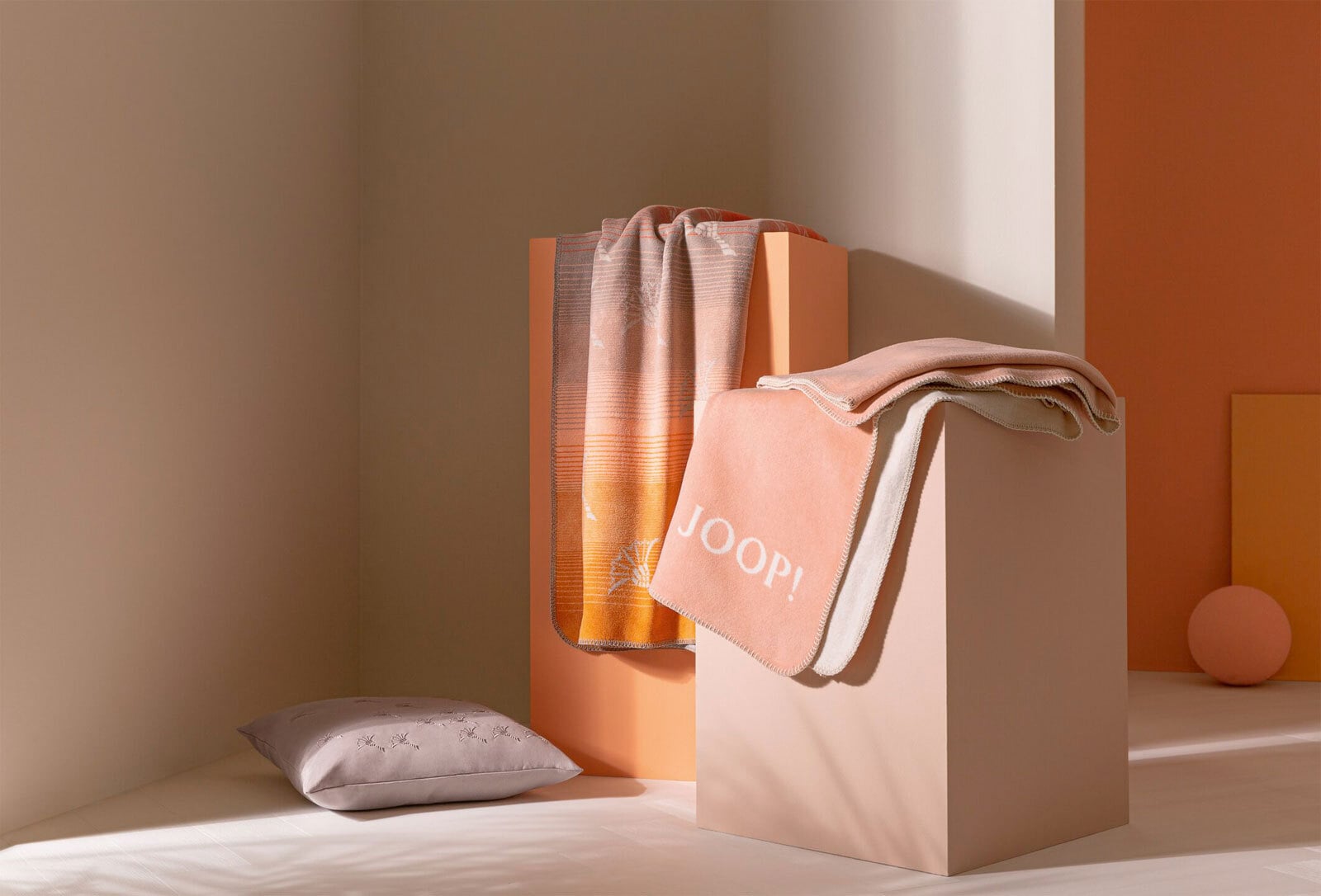 JOOP! Wohndecke FADED CORNFLOWER 150 x 200 cm beige