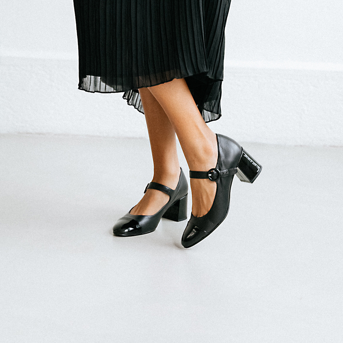 Babies à talons  en vernis et cuir noir