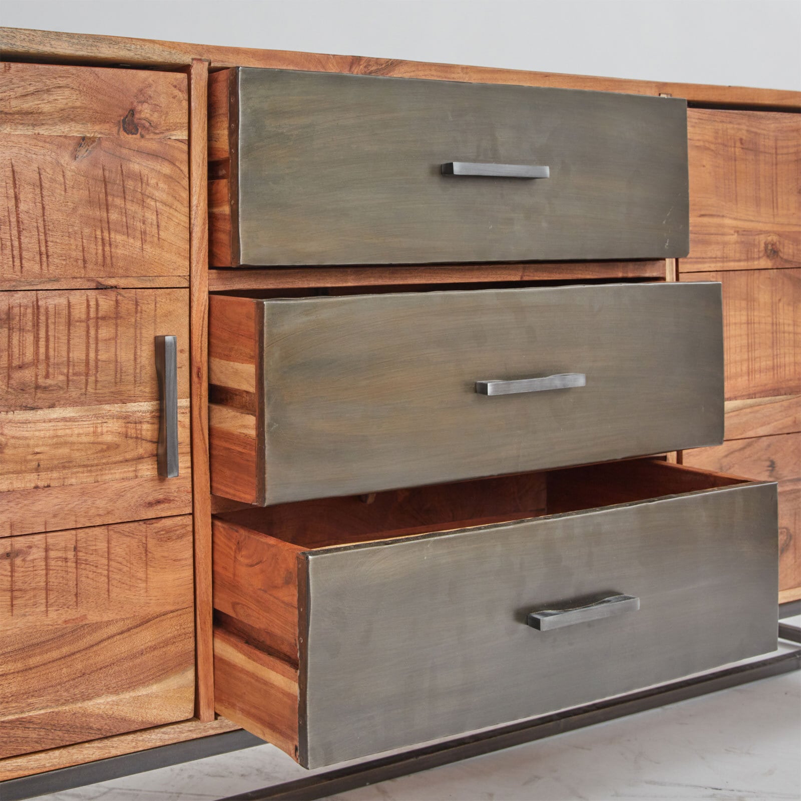 Sideboard JOHNSON 175 x 77 x 40 cm in Braun/Grau