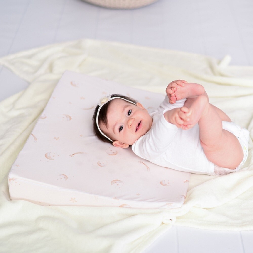 Lorelli Babykissen Komfort, Größe 60 x 45 x 9 cm, Keilform, Bezug abnehmbar violett