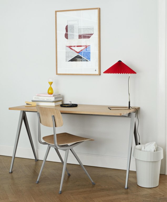 Hay Pyramid 01 tafel 140x65 gerookt eiken, zwart onderstel