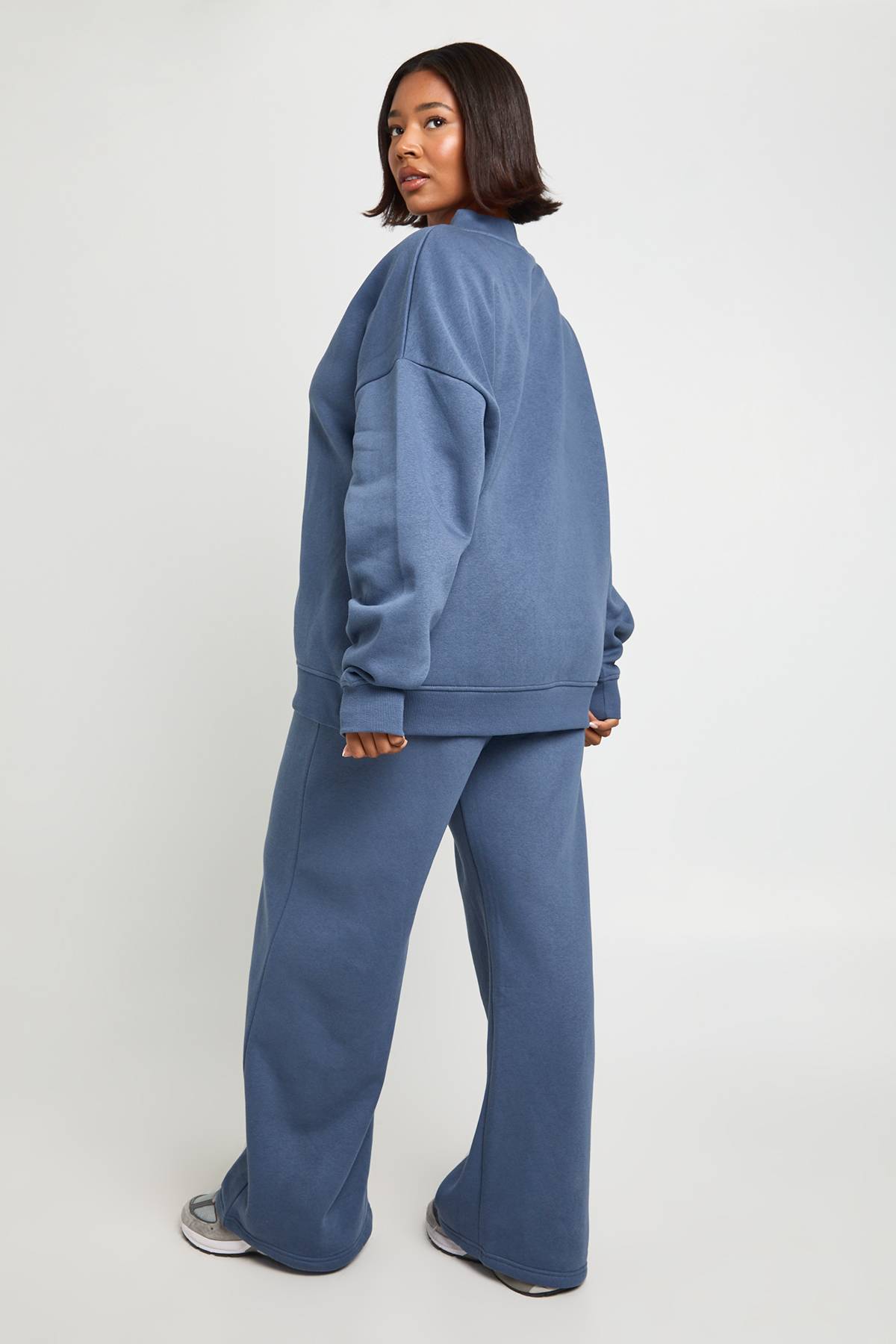 boohoo Survêtement Sweat-shirt Universitaire Col V Grande Taille