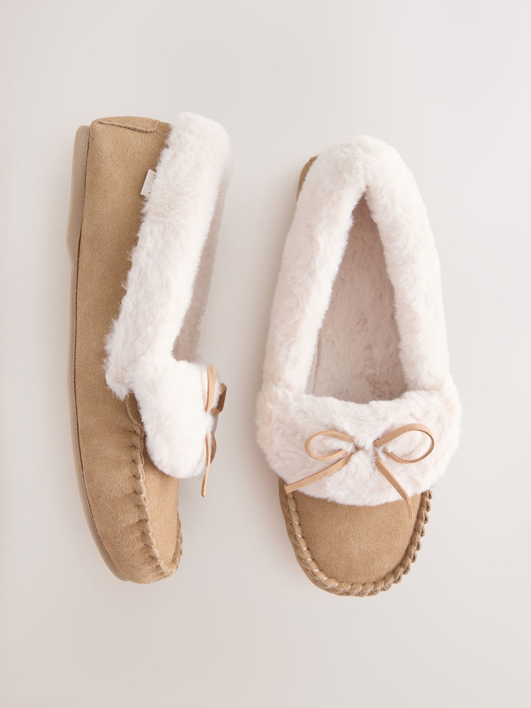 Mokkabruin - Moccasin Suede Slippers