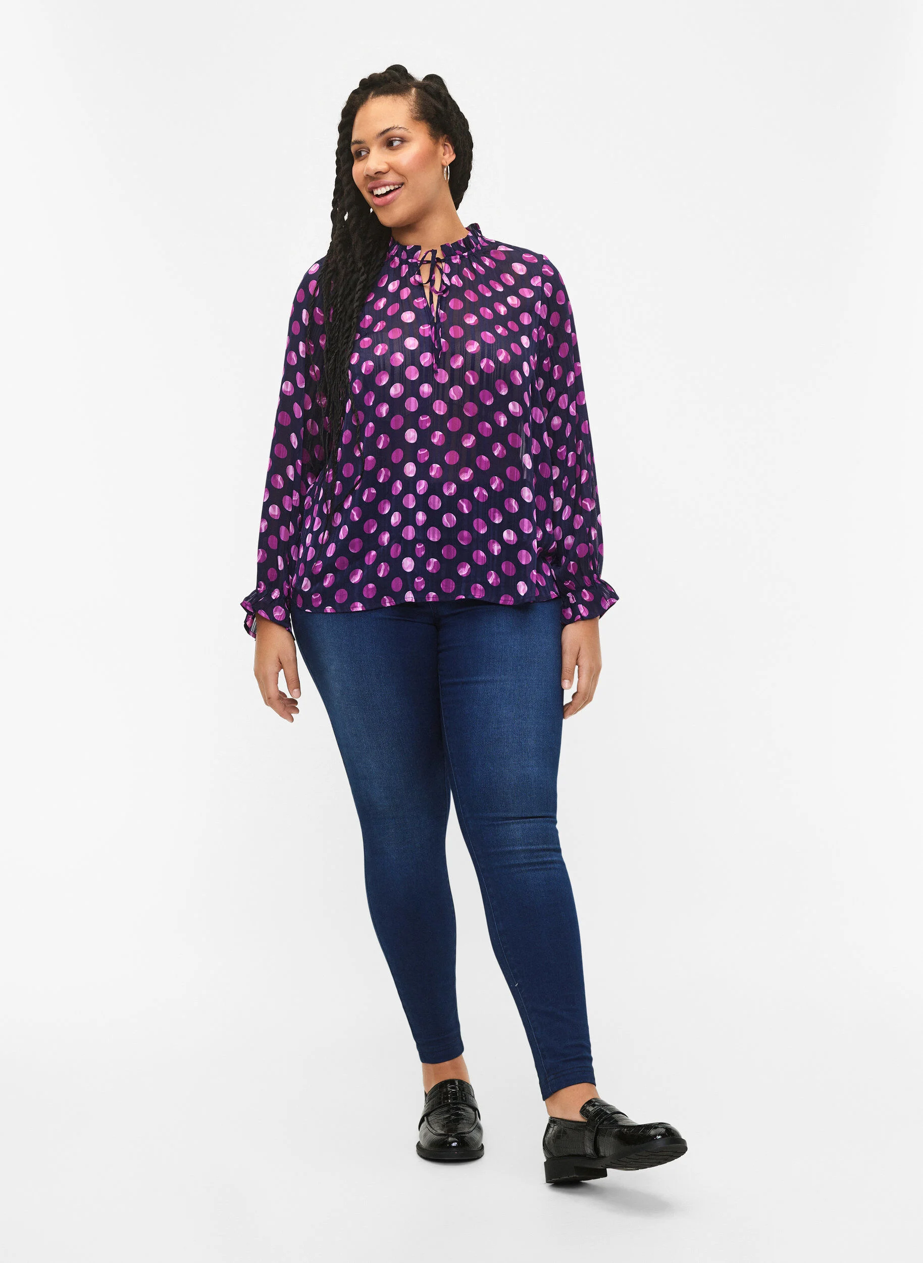 Langærmet bluse med flæser og print