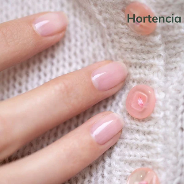 Manucurist Coffret Routine Green Flash 24W - Hortencia Un base coat. une couleur. un top coat. un dissolvant. 5 pinces de retrait. une lampe