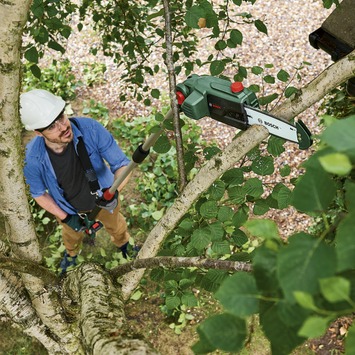Bosch 18V hoogsnoeier UniversalChainPole (incl. 2.5Ah accu + lader)