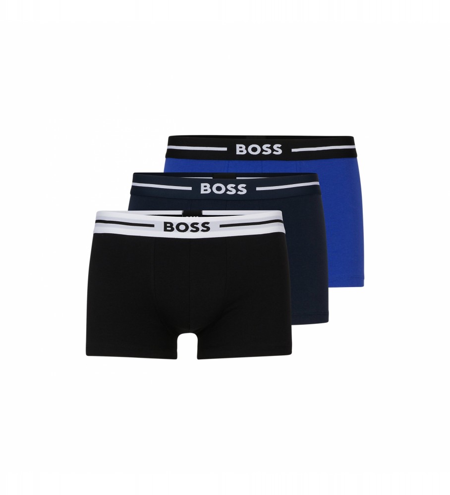 Conjunto de 3 cuecas boxer BOSS nas cores azul, marinho e preta.