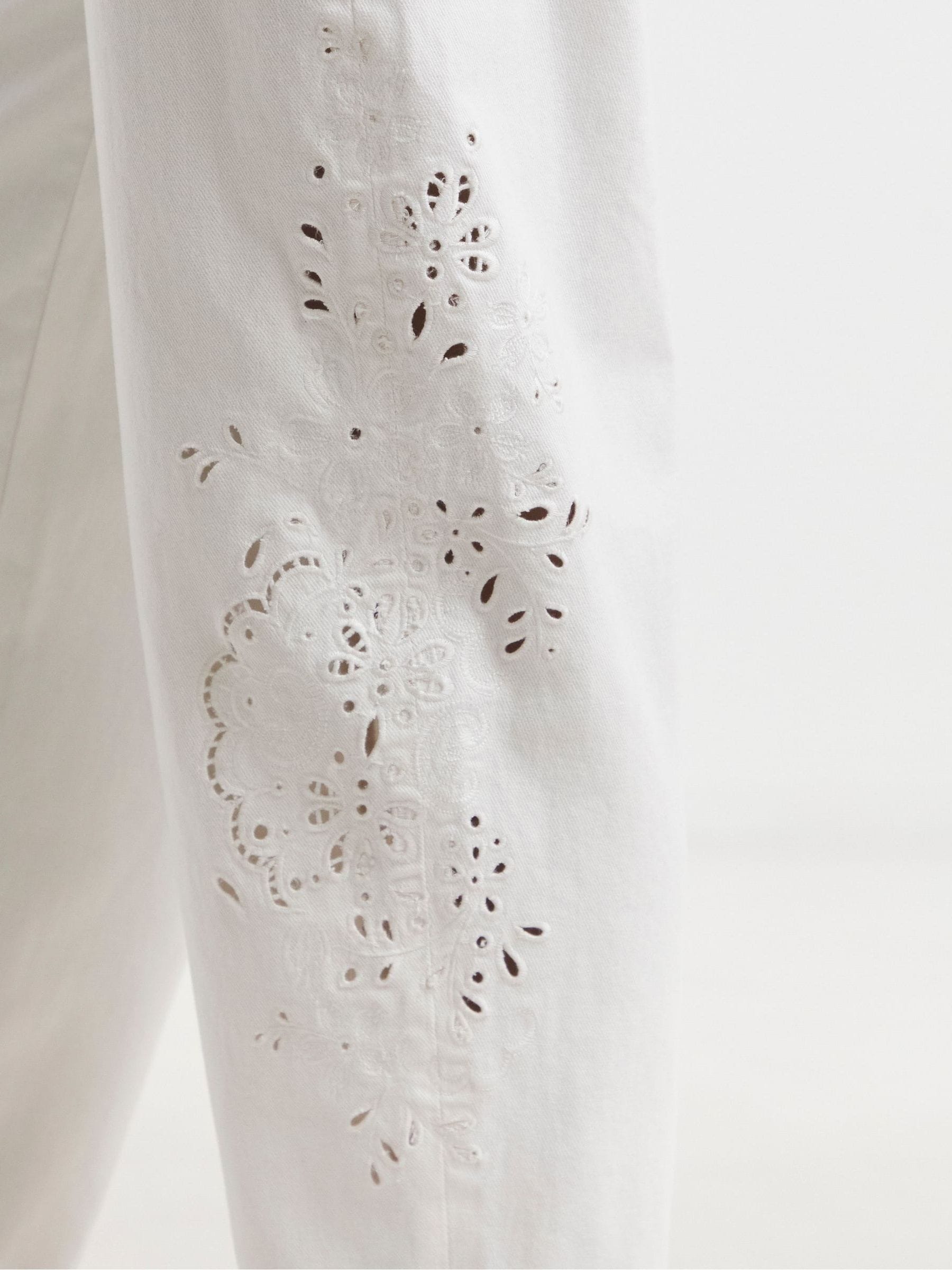 Wit - Simply Be Broderie Barrel 100% Cotton Jeans