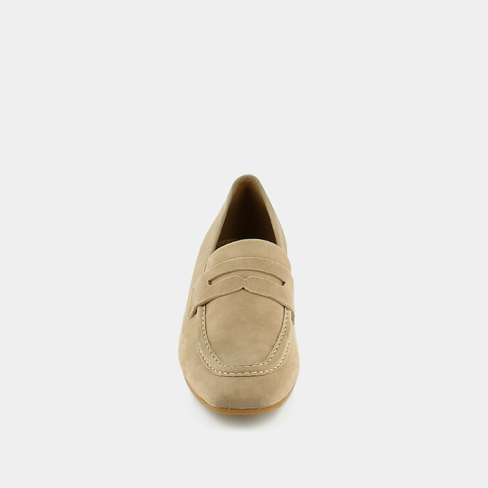 Mocassins à talons plats et bouts ronds  en velours beige