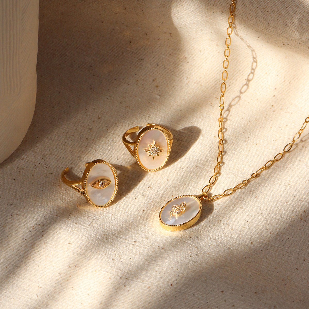Collier nacre et oeil zircons doré à l'or fin 24k SALOMÉ