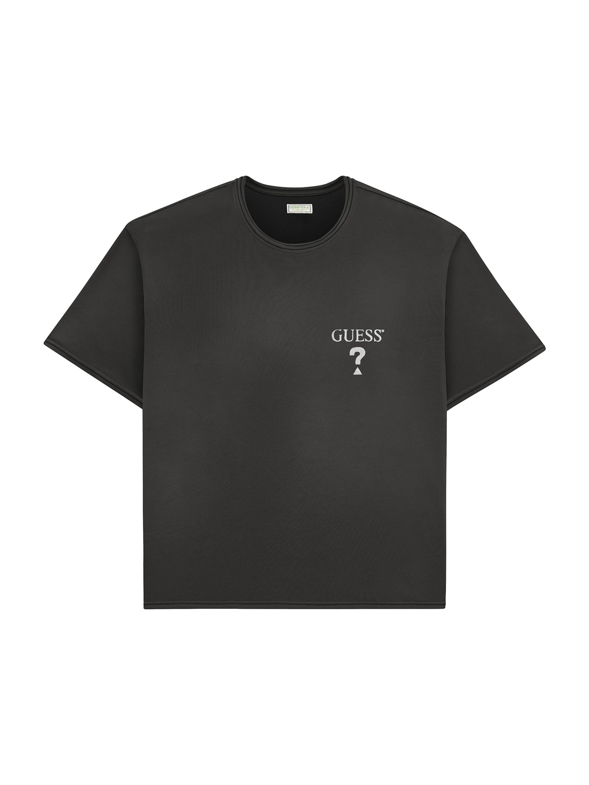 camiseta com logo grande