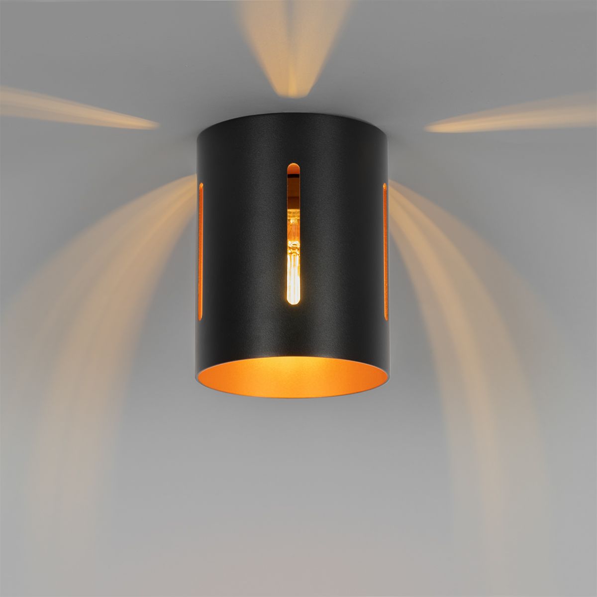 Design plafondlamp zwart met gouden binnenkant - Yana