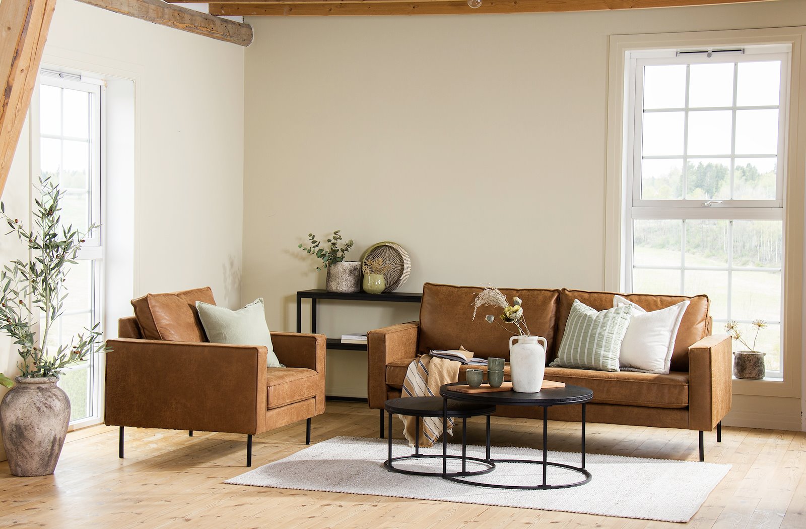 Westin 3-seter I Colorado Cognac (70% hud og 30% polyester) med sorte ben