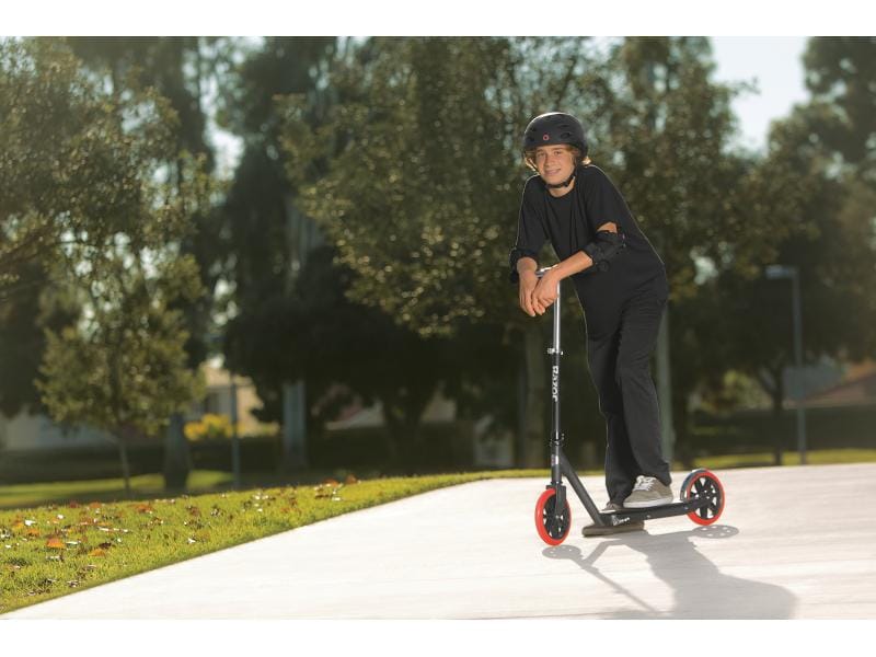 Razor Scooter Carbon Lux, Schwarz 23L Scooter