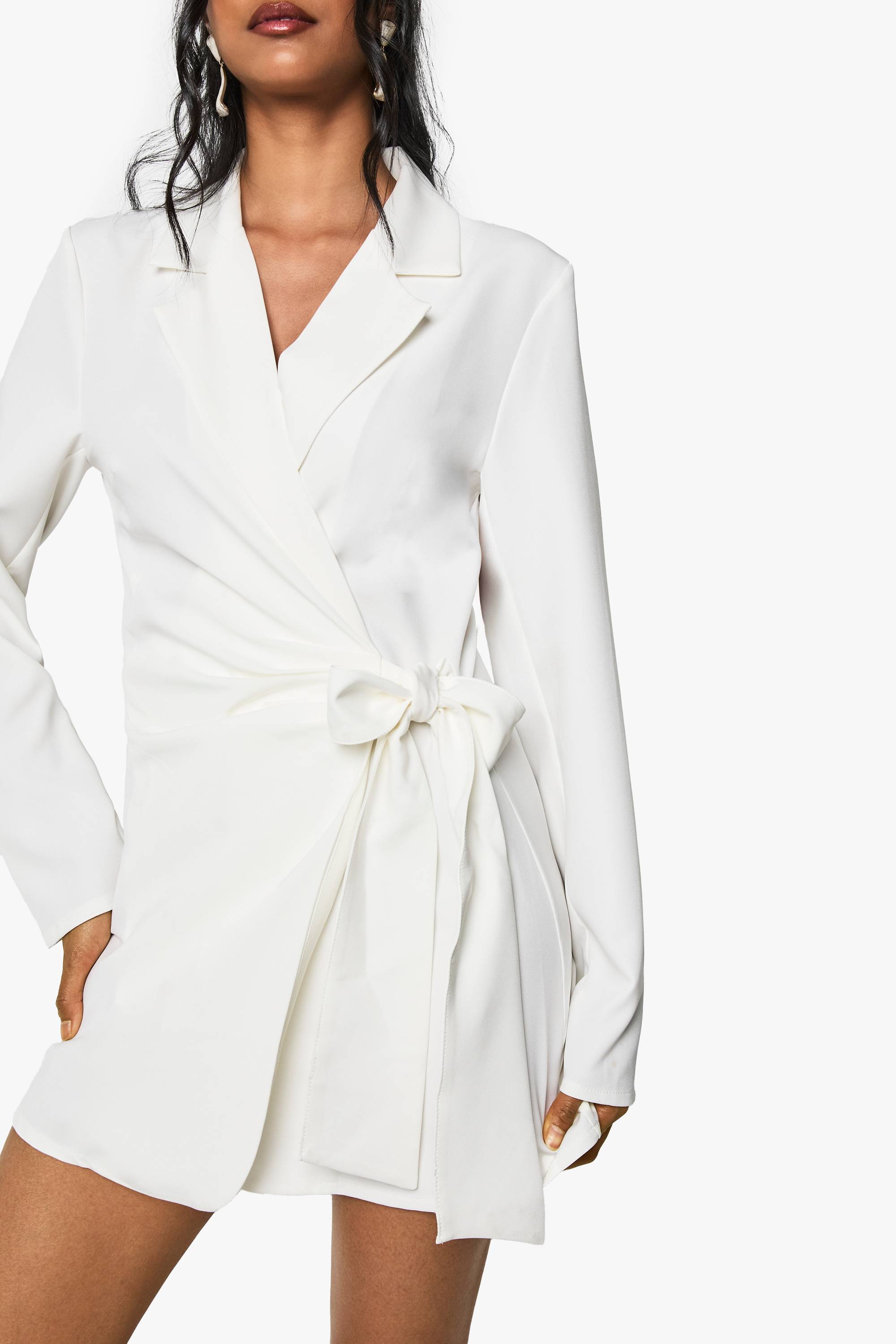 boohoo Robe blazer ajustée à drapé enveloppant