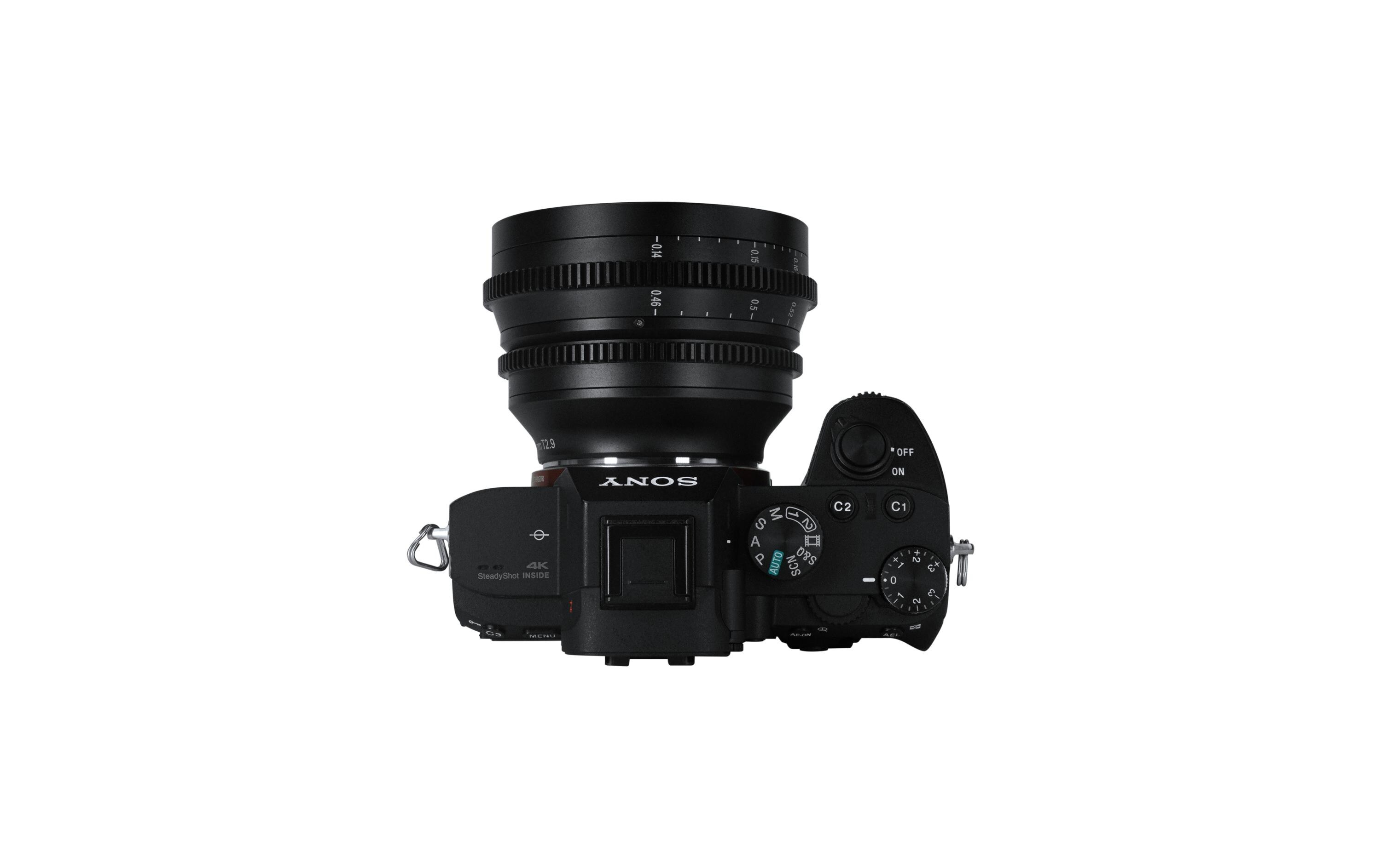 Festbrennweite 12mm T/2.9 – Sony E-Mount<br>Scharfe, kompakte und robuste Weitwinkel-Festbrennweite