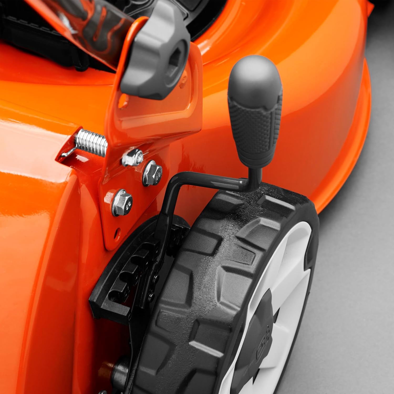 Husqvarna LC 140P Rasentrimmer für den privaten Gebrauch, einfach zu bedienen, geeignet für kleinere Rasenflächen. (ohne Radantrieb)
