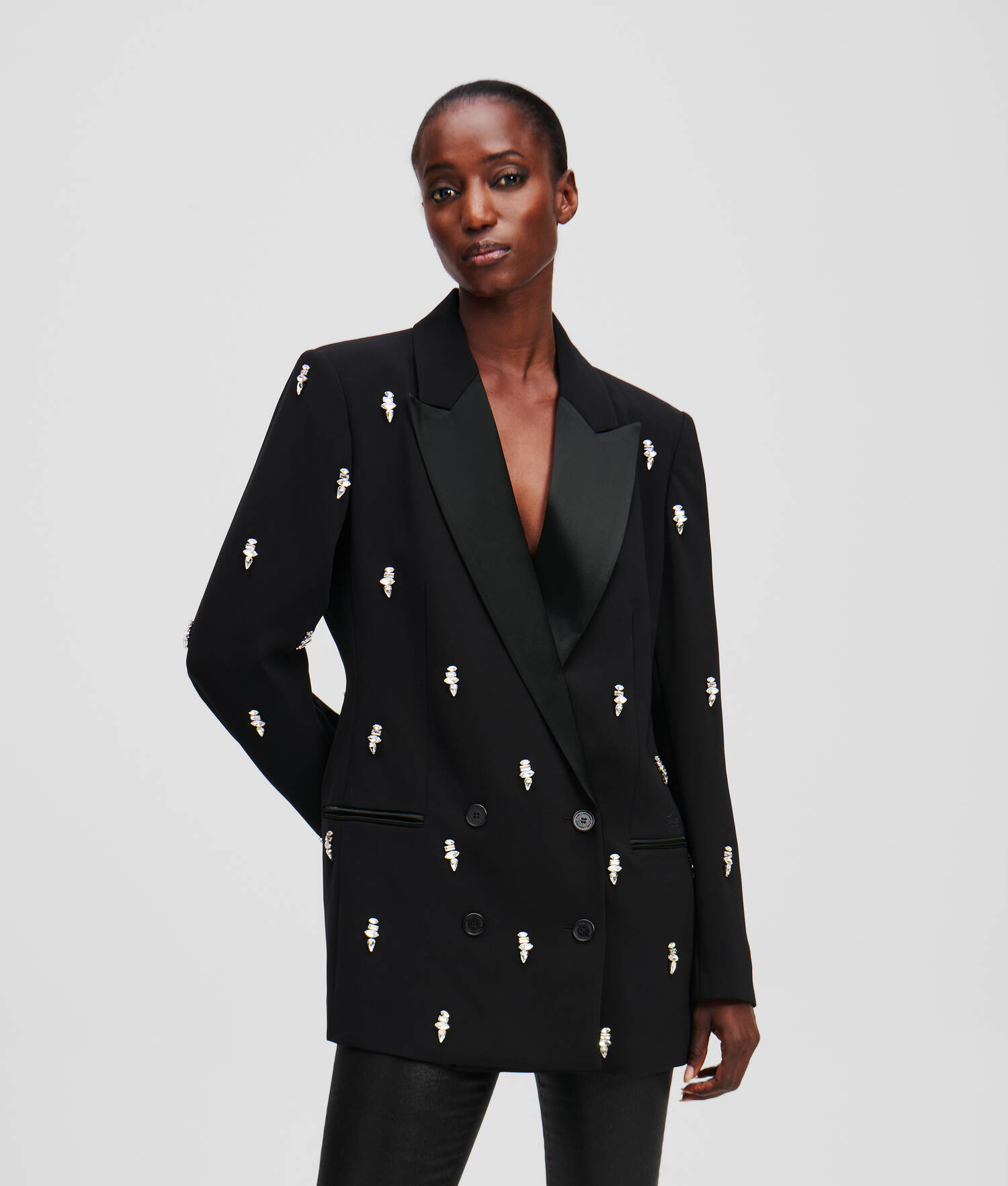 BLAZER HABILLÉ AVEC ORNEMENT