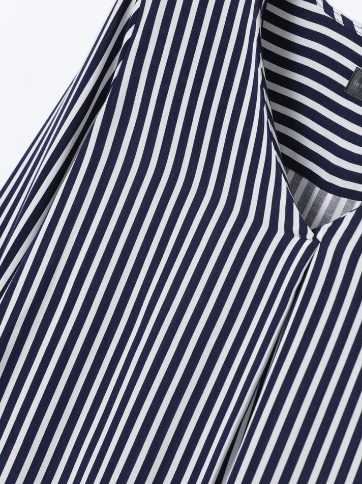 Camisa com decote em V - Listras