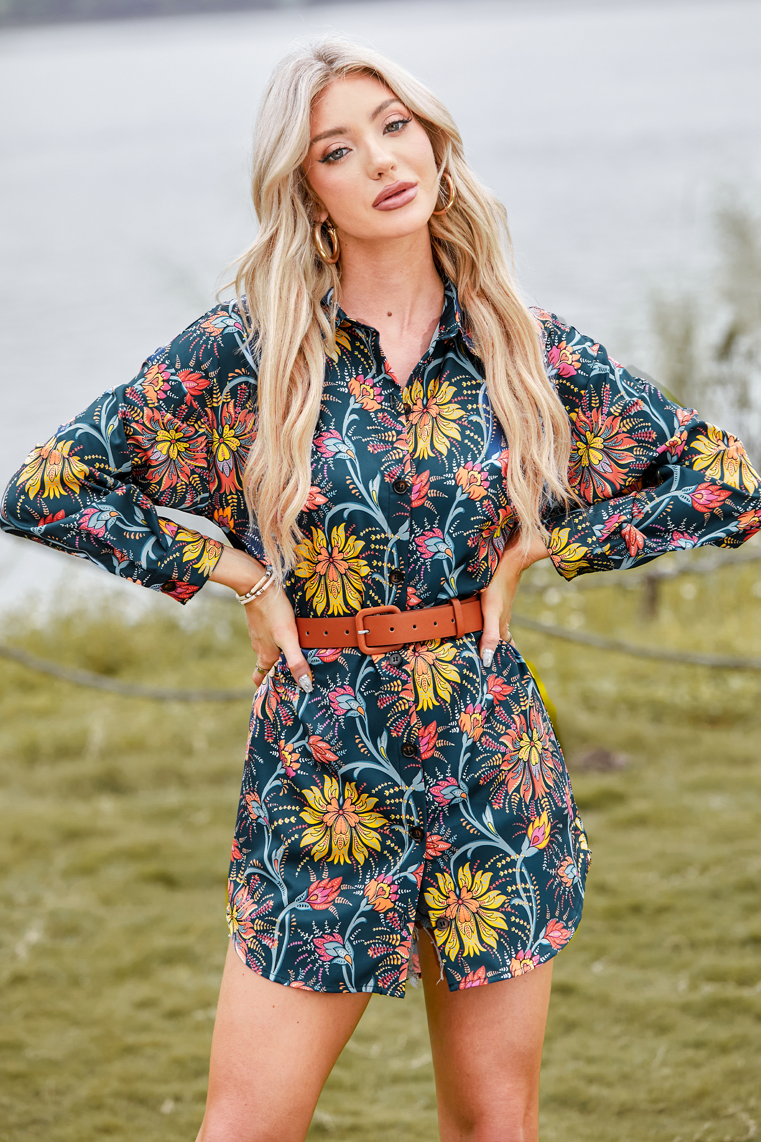 Robe chemise mini à ceinture et imprimé tropical